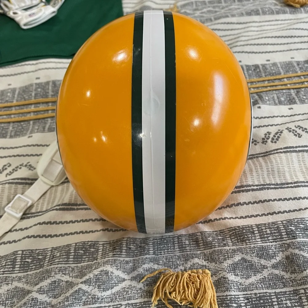 Like new Green Bay Packers football uniform - Picture 3 of 15